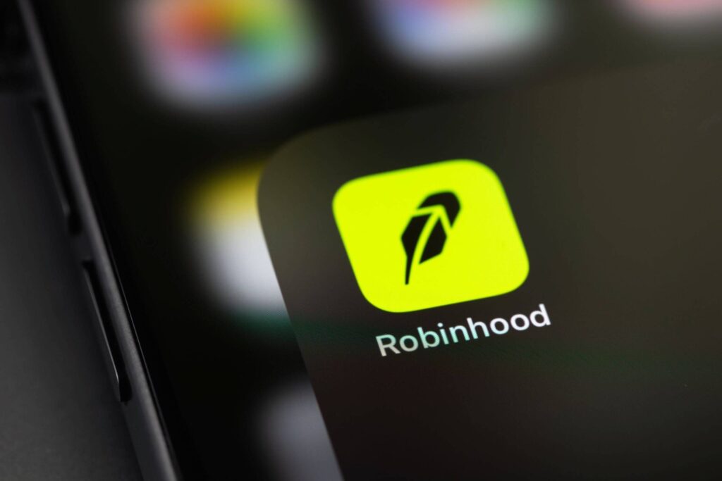 Robinhood (HOOD) Shares Slip on Mixed February Trading Data