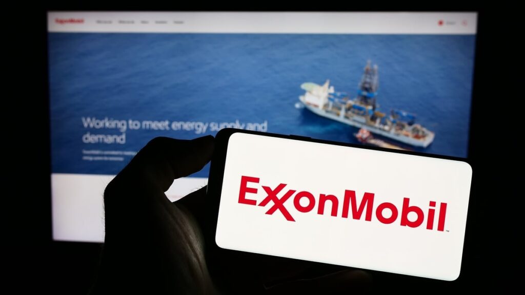 Exxon Mobil (XOM) Surges Following Dual Analyst Upgrades Amid Iran Tensions